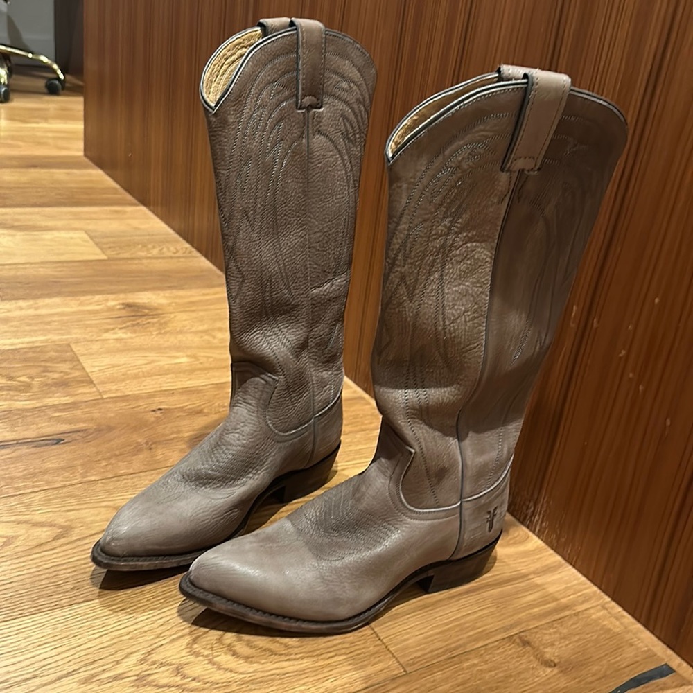 Frye Billy Tall cowboy boot in grey (beige) in size 9b